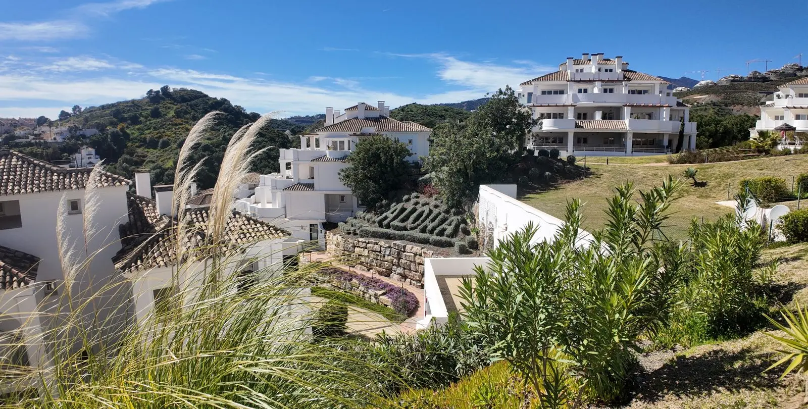 Продажа апартаментов на среднем этаже в Nueva Andalucía 6