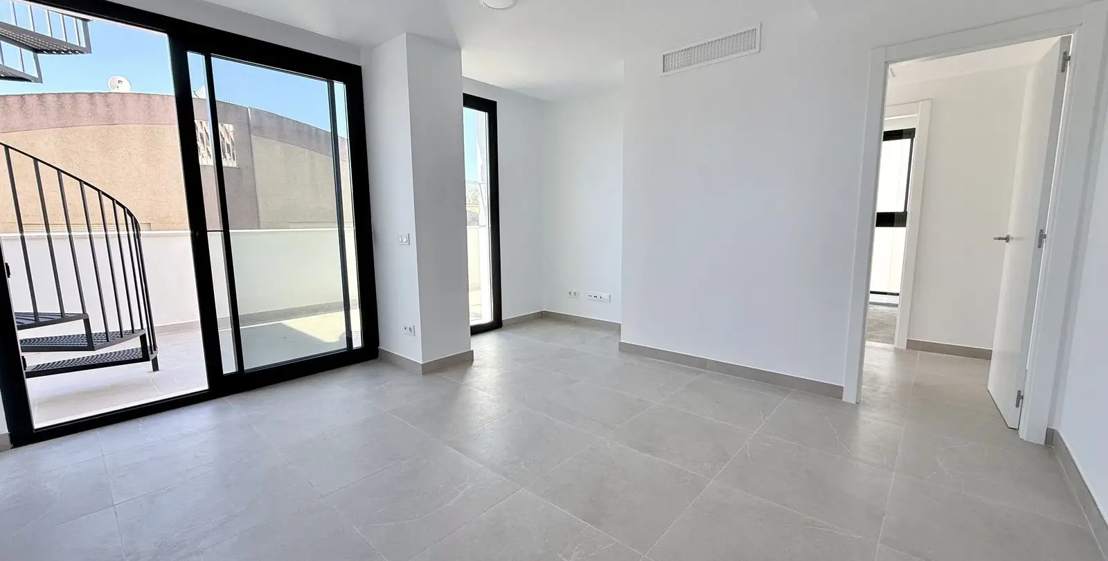 Sale of penthouse in Estepona 1
