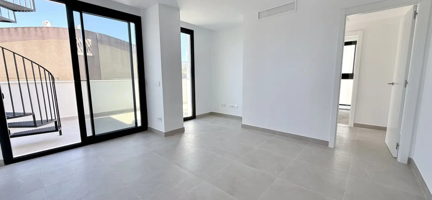 Продажа пентхауса в Estepona 0