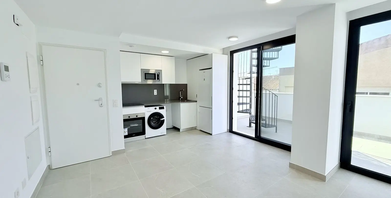 Sale of penthouse in Estepona 2