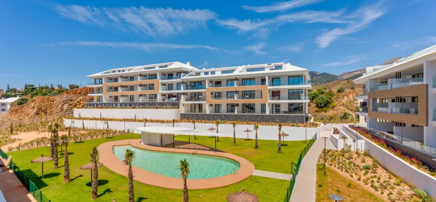 Sale of middle floor apartment in Fuengirola 0