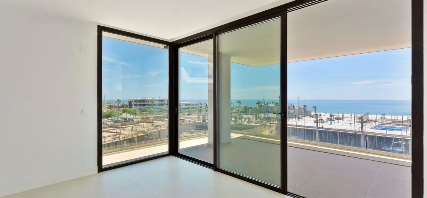 Sale of middle floor apartment in Fuengirola 1