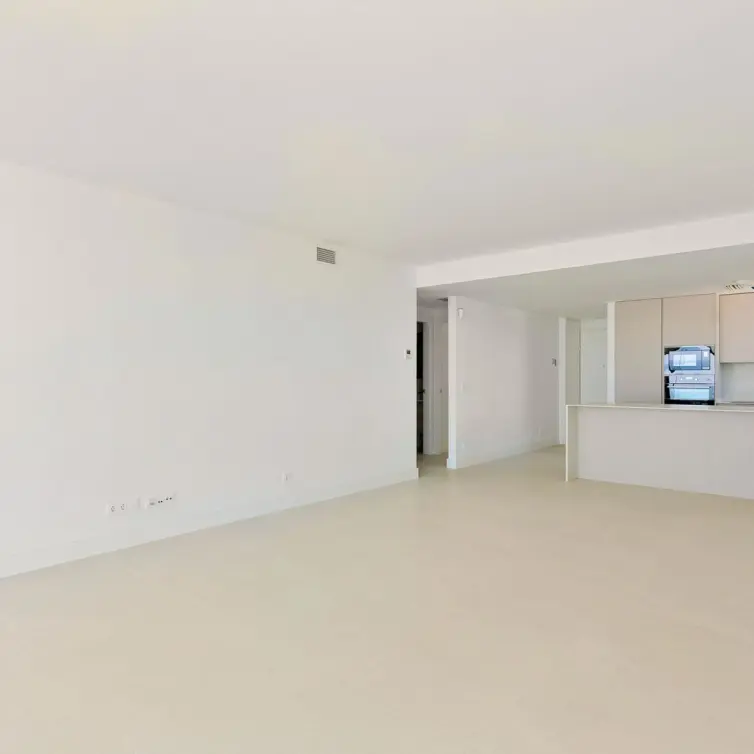 Sale of middle floor apartment in Fuengirola