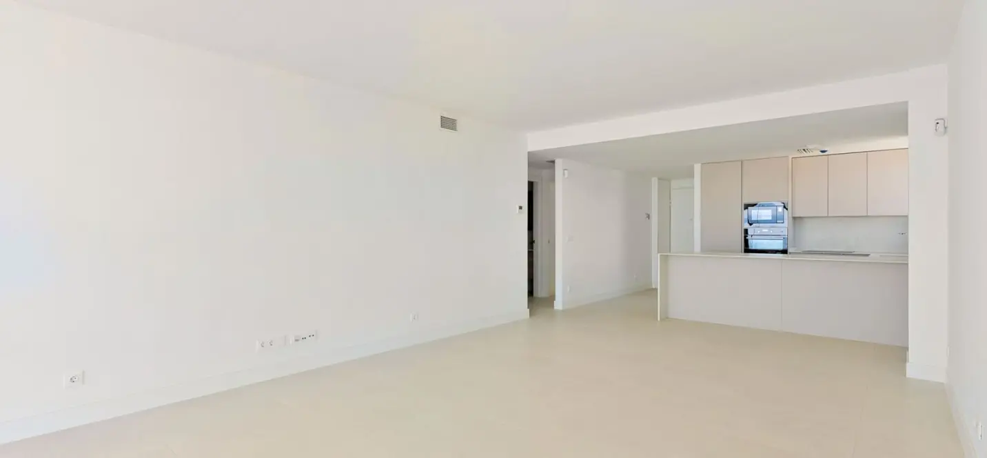 Sale of middle floor apartment in Fuengirola 2