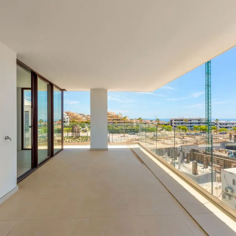 Sale of middle floor apartment in Fuengirola