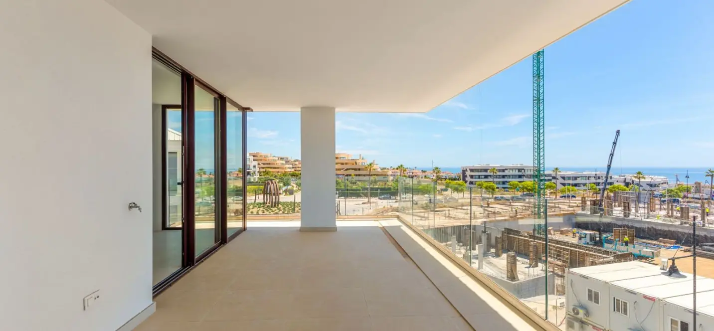Sale of middle floor apartment in Fuengirola 3