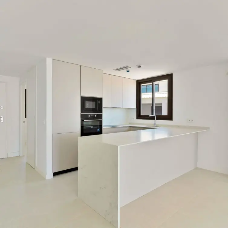 Sale of middle floor apartment in Fuengirola