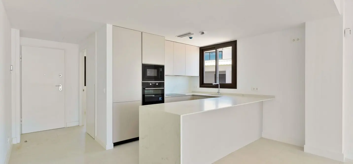 Sale of middle floor apartment in Fuengirola 4