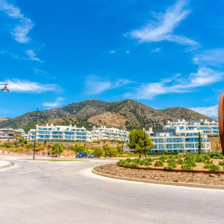 Sale of middle floor apartment in Fuengirola