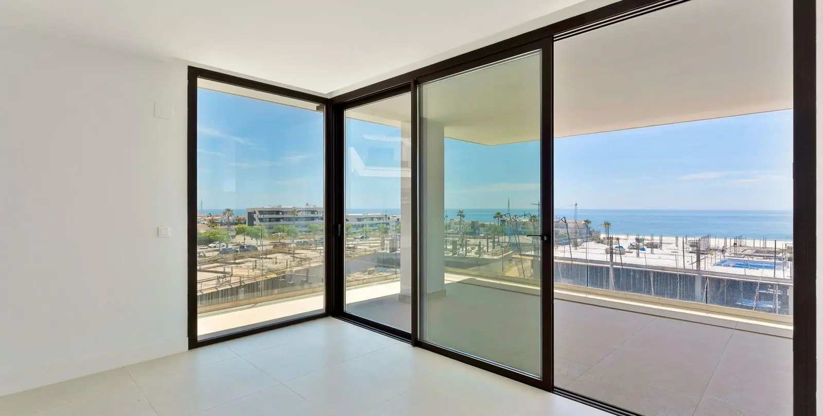 Sale of middle floor apartment in Fuengirola 2