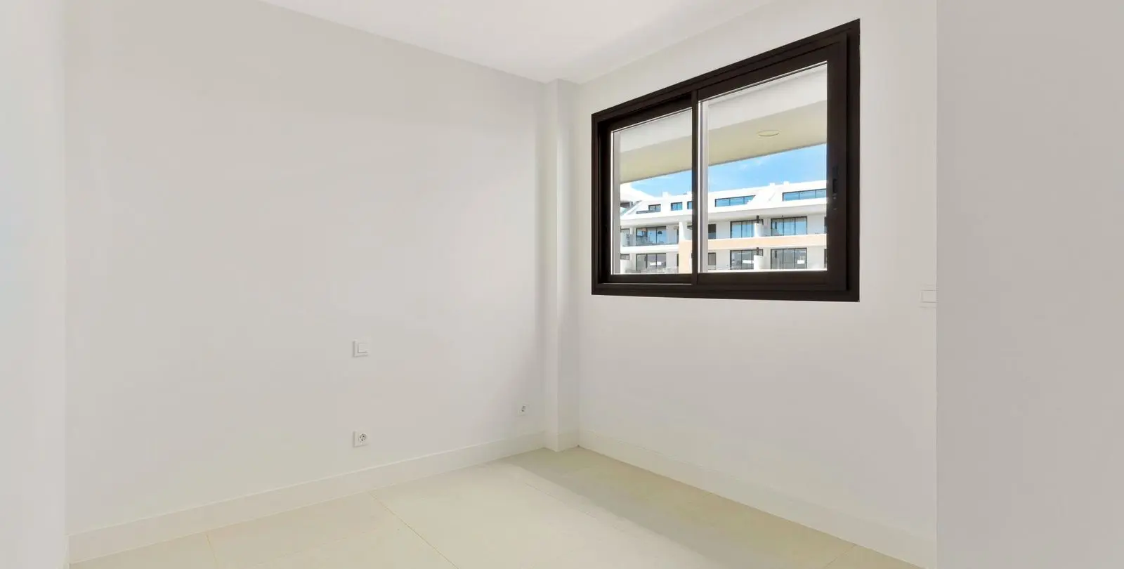 Sale of middle floor apartment in Fuengirola 9