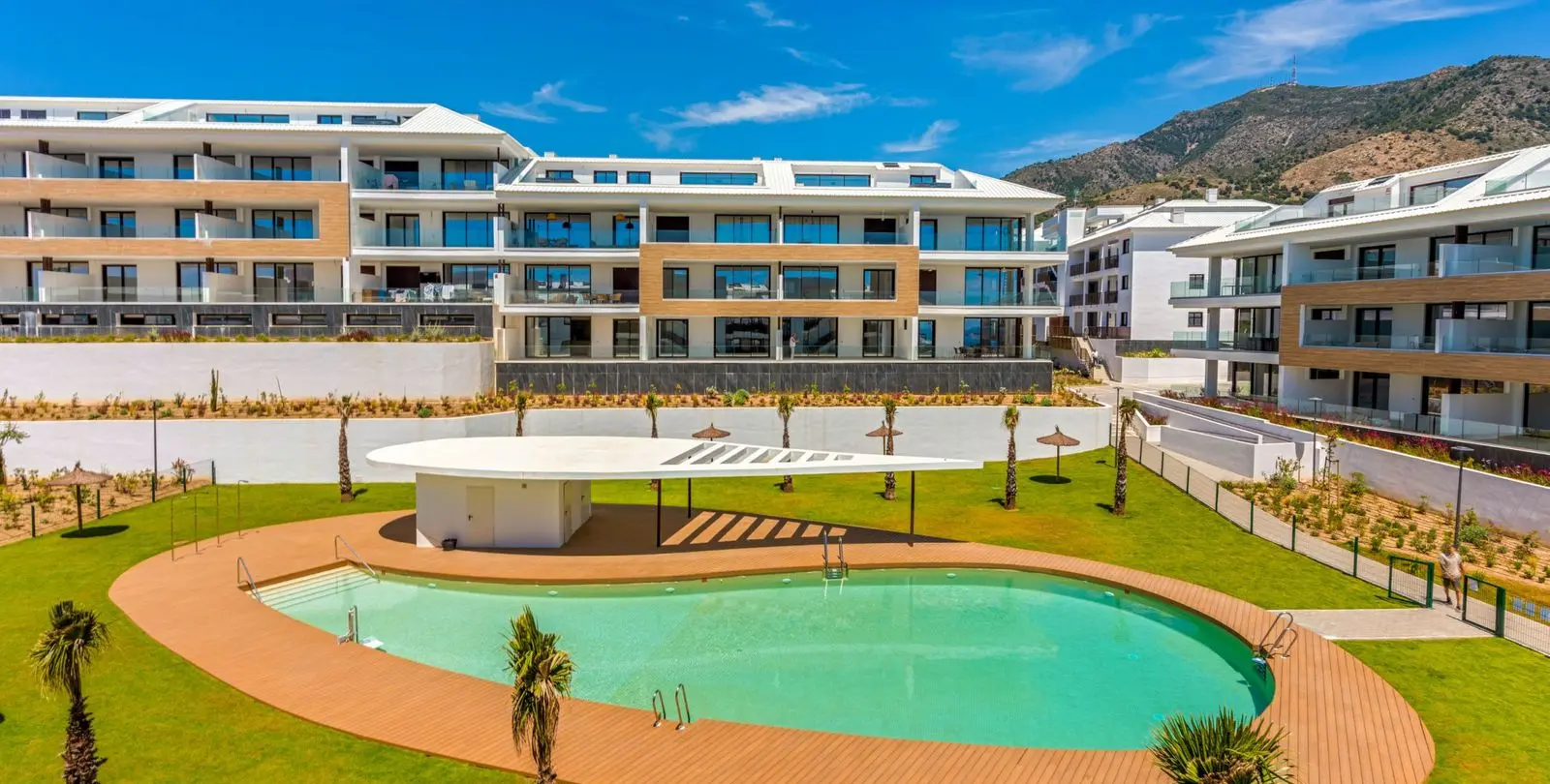 Sale of middle floor apartment in Fuengirola 12