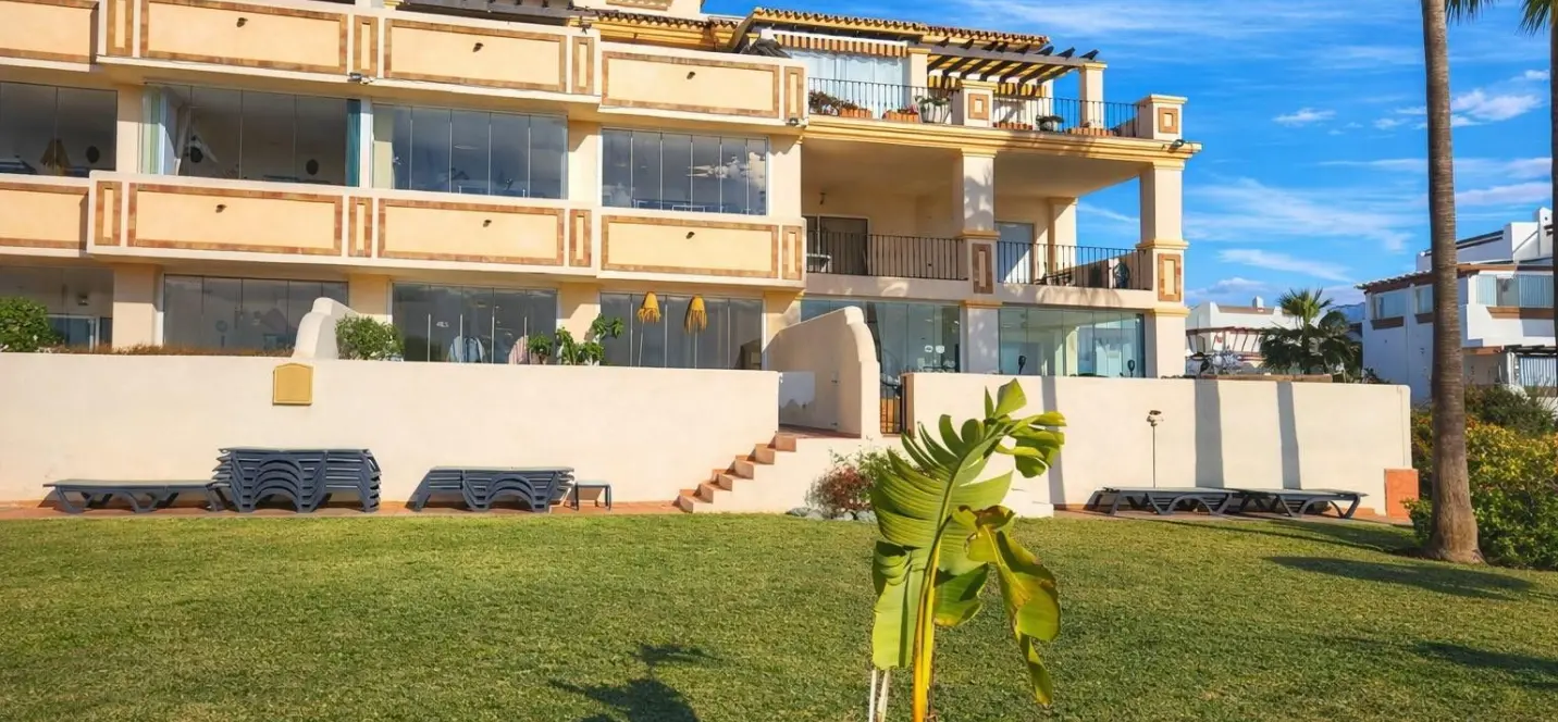 Sale of middle floor apartment in Selwo 2