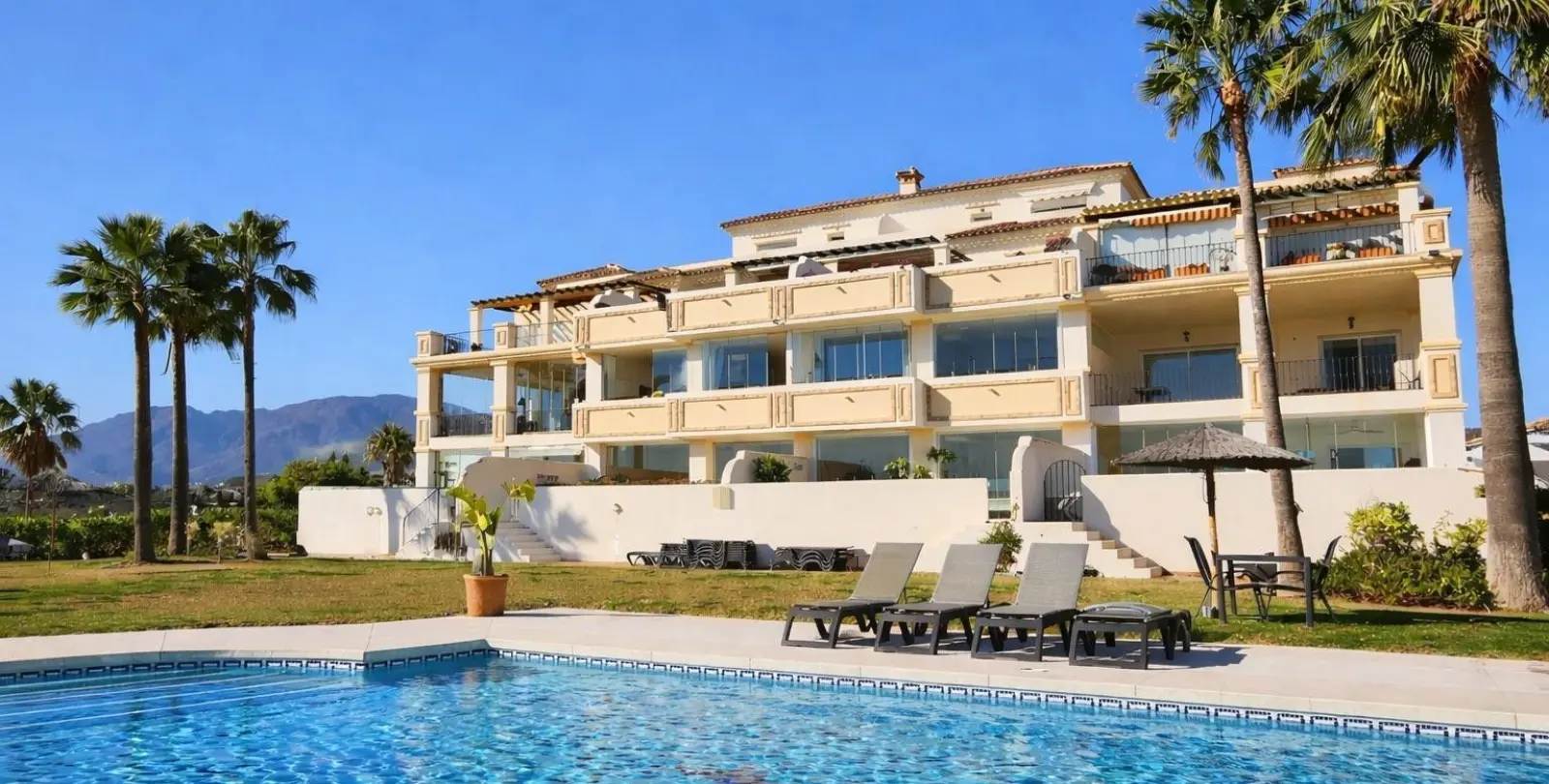 Sale of middle floor apartment in Selwo 4