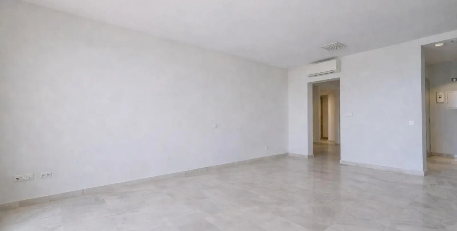 Sale of middle floor apartment in Selwo 21