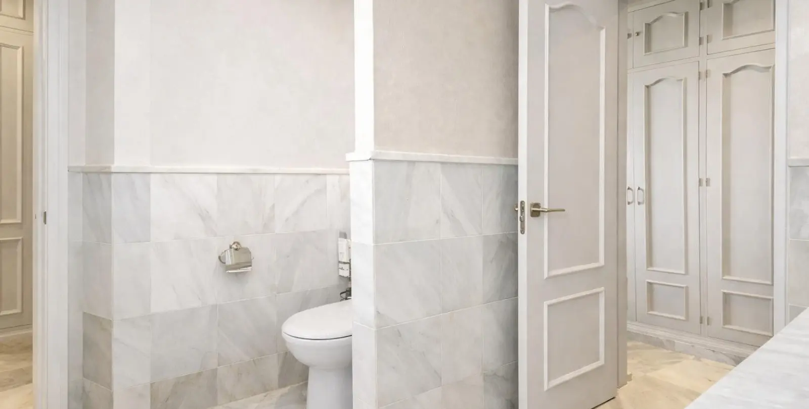 Sale of middle floor apartment in Selwo 23