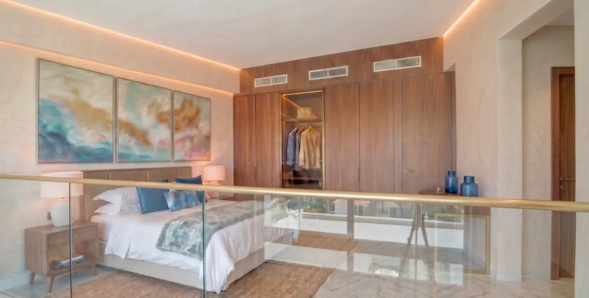 Продажа двухуровневых апартаментов в Marbella 26