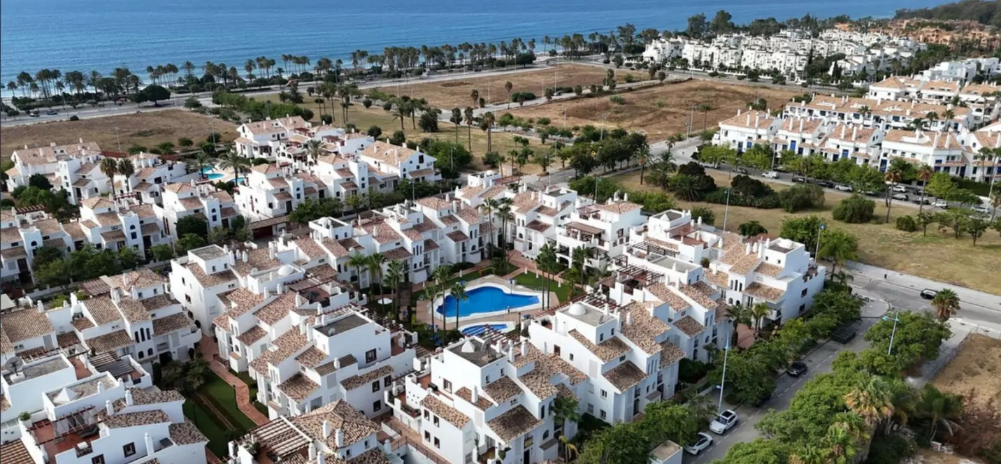 Продажа апартаментов на первом этаже в San Pedro de Alcántara 0