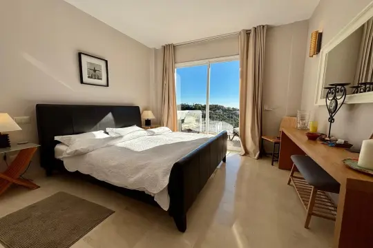 Image 4 thumb