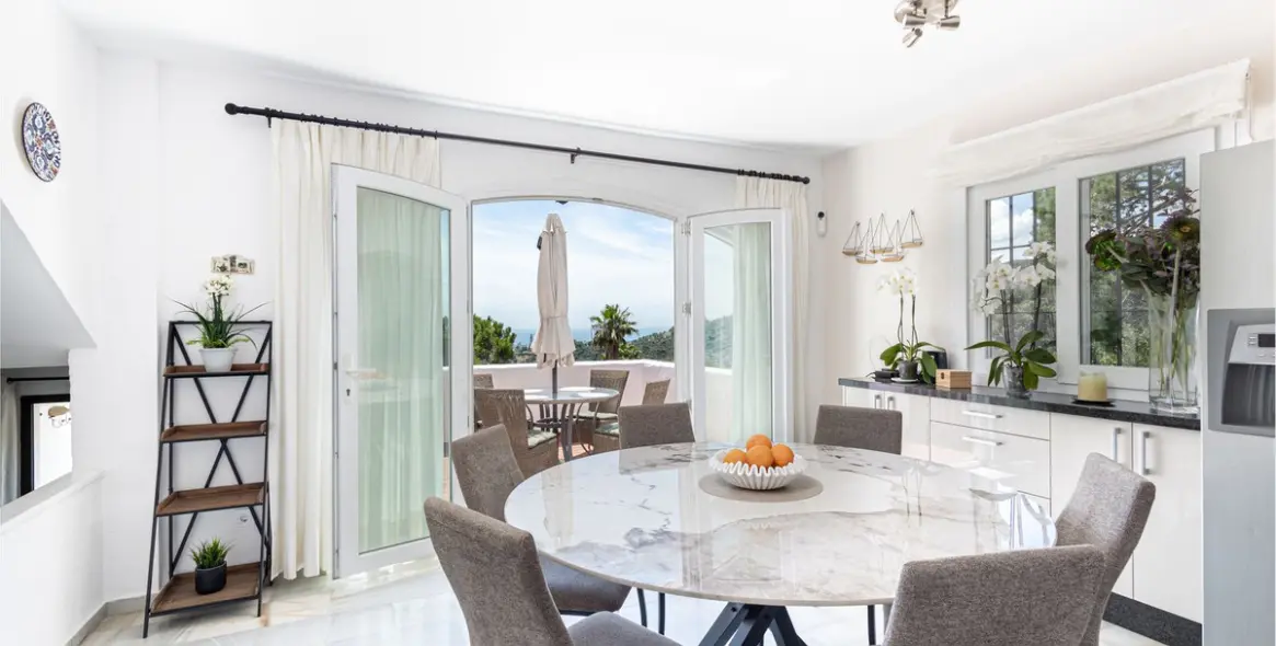 Sale of detached villa in Estepona 9