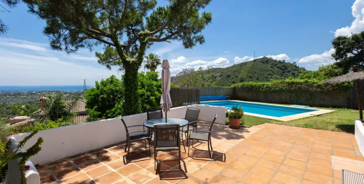 Sale of detached villa in Estepona 25
