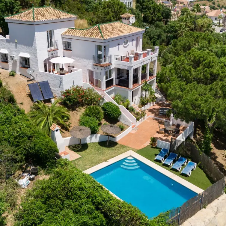 Venta de villa independiente en Estepona