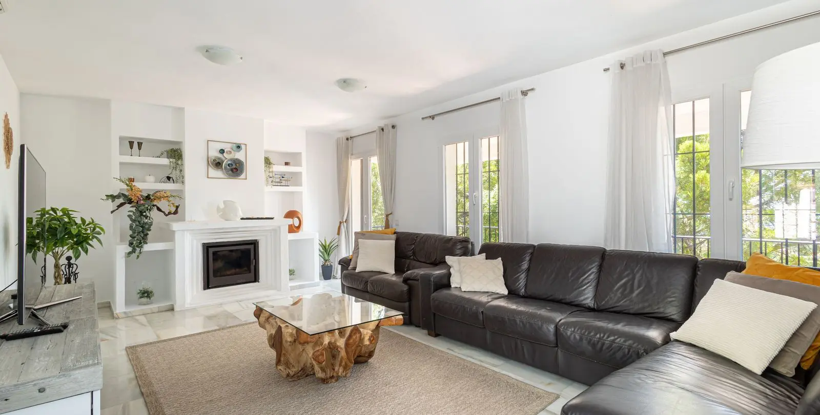 Sale of detached villa in Estepona 4