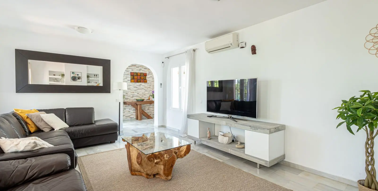 Sale of detached villa in Estepona 5