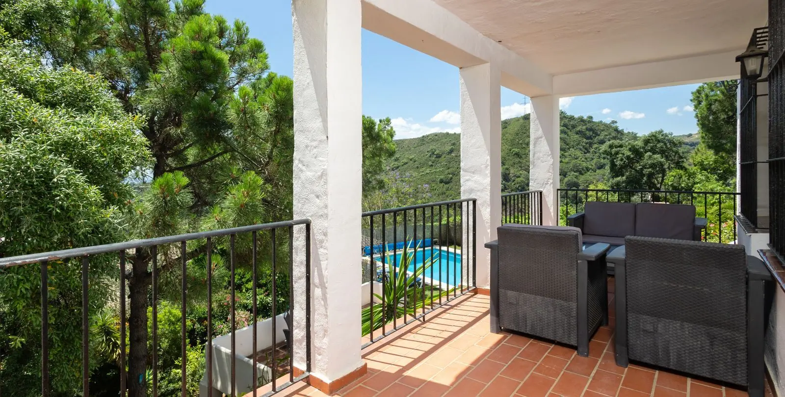 Sale of detached villa in Estepona 6
