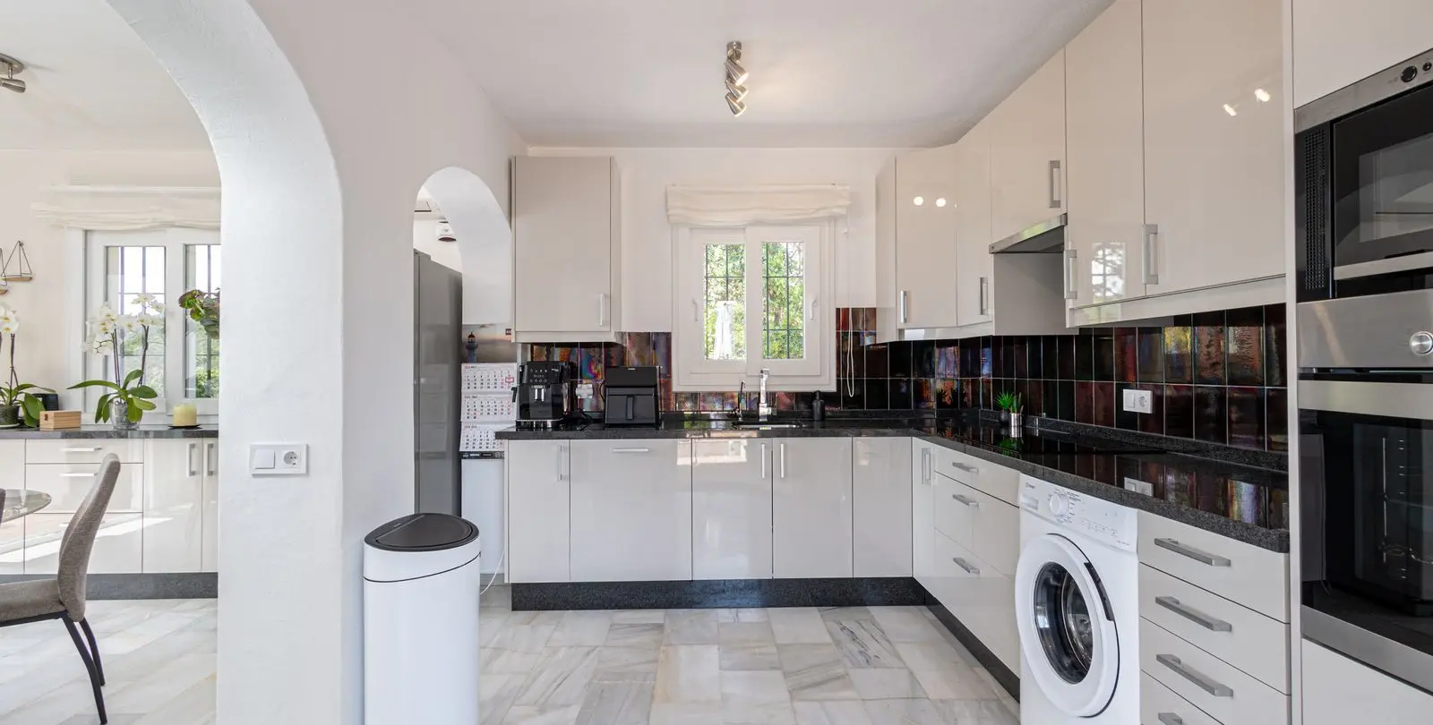 Sale of detached villa in Estepona 8