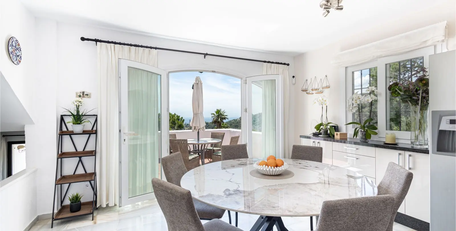 Sale of detached villa in Estepona 9