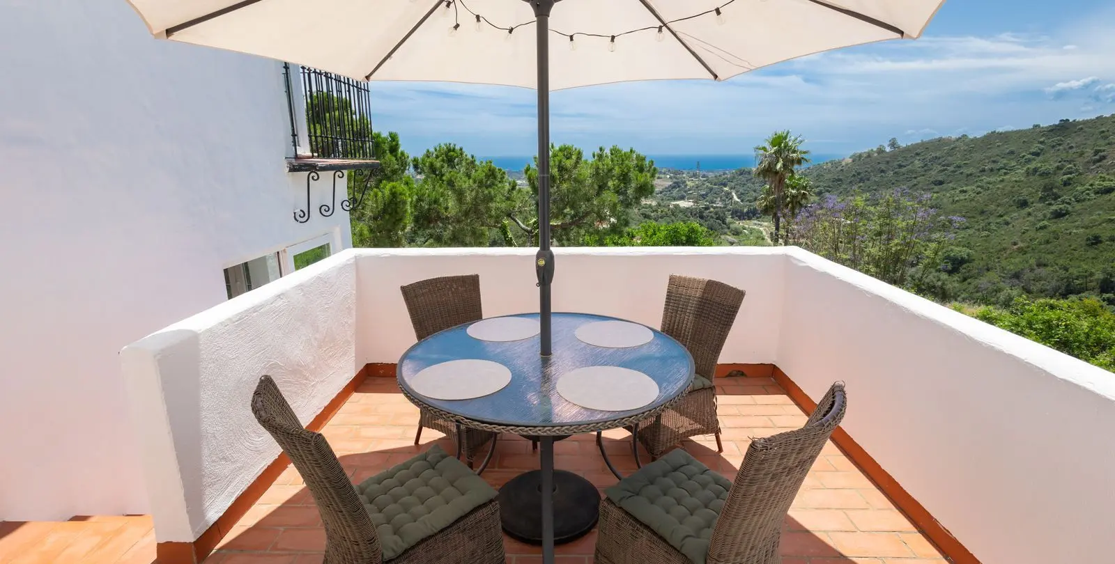 Sale of detached villa in Estepona 10