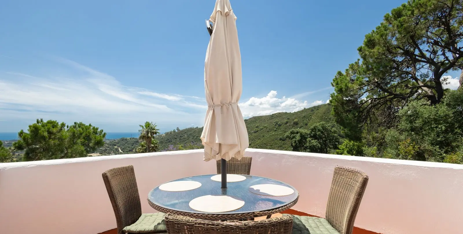 Sale of detached villa in Estepona 11