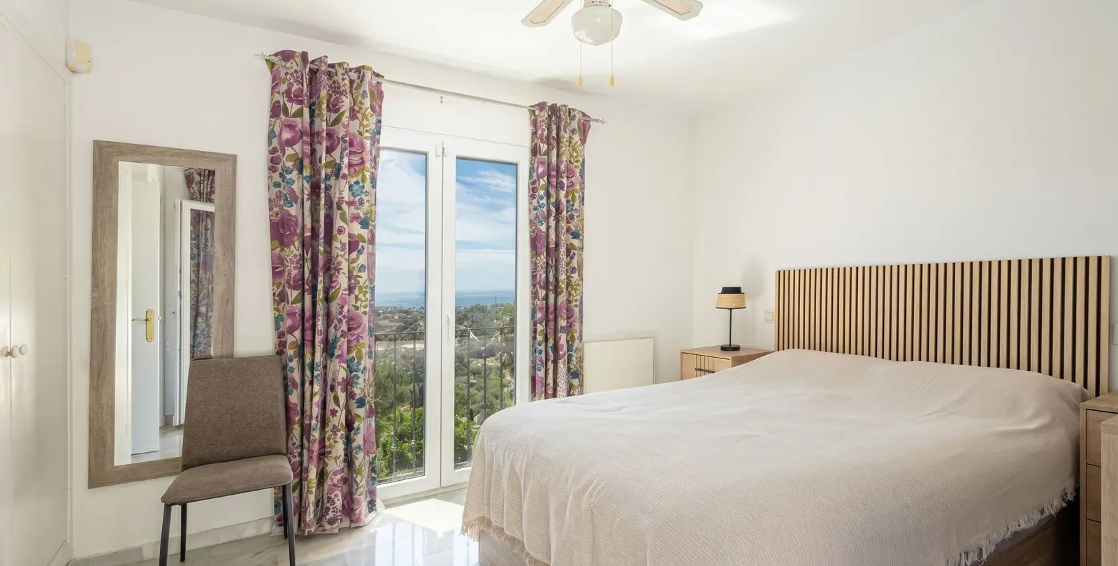 Sale of detached villa in Estepona 12