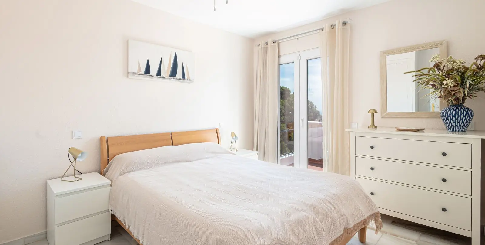 Sale of detached villa in Estepona 16