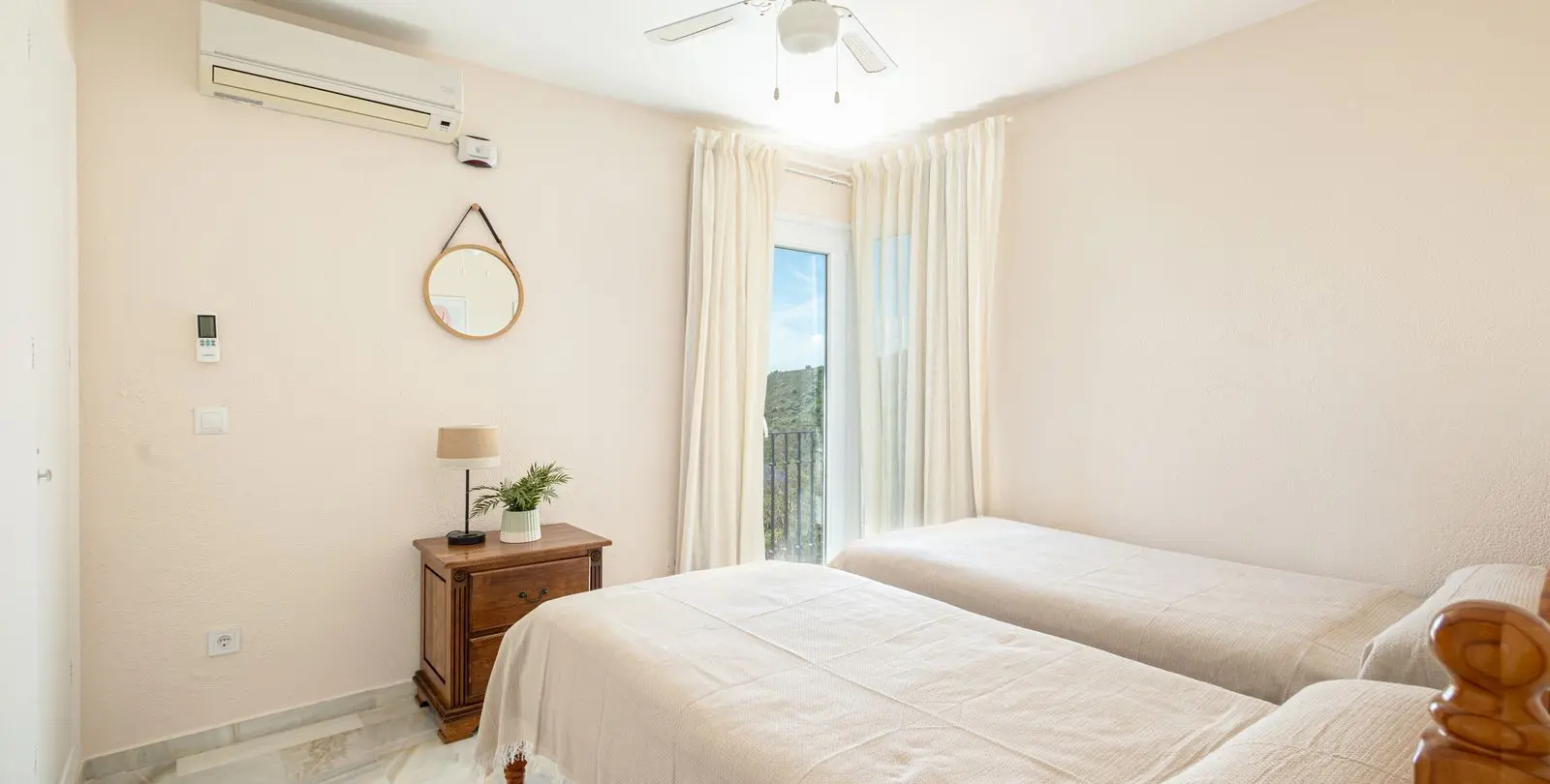 Sale of detached villa in Estepona 17