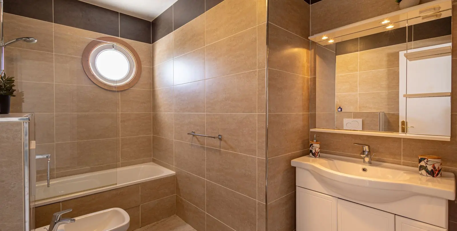 Sale of detached villa in Estepona 19