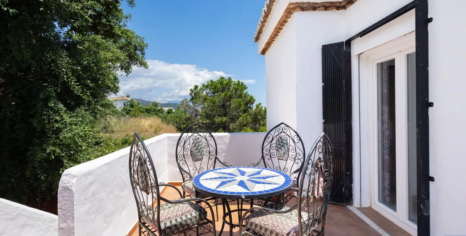 Sale of detached villa in Estepona 24