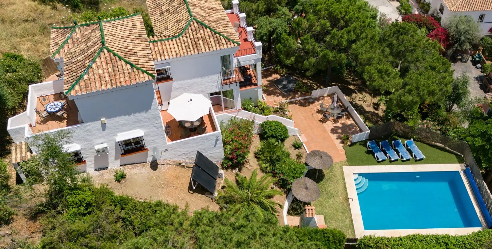Sale of detached villa in Estepona 32