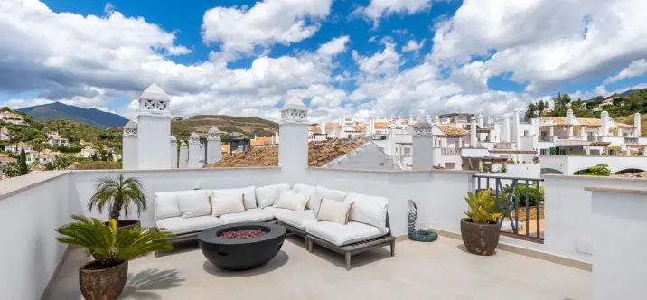 Sale of penthouse duplex in Nueva Andalucía 1