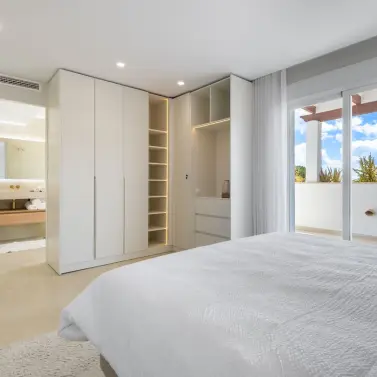 Sale of penthouse duplex in Nueva Andalucía