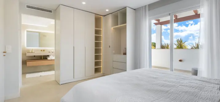 Sale of penthouse duplex in Nueva Andalucía 2