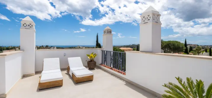 Sale of penthouse duplex in Nueva Andalucía 3