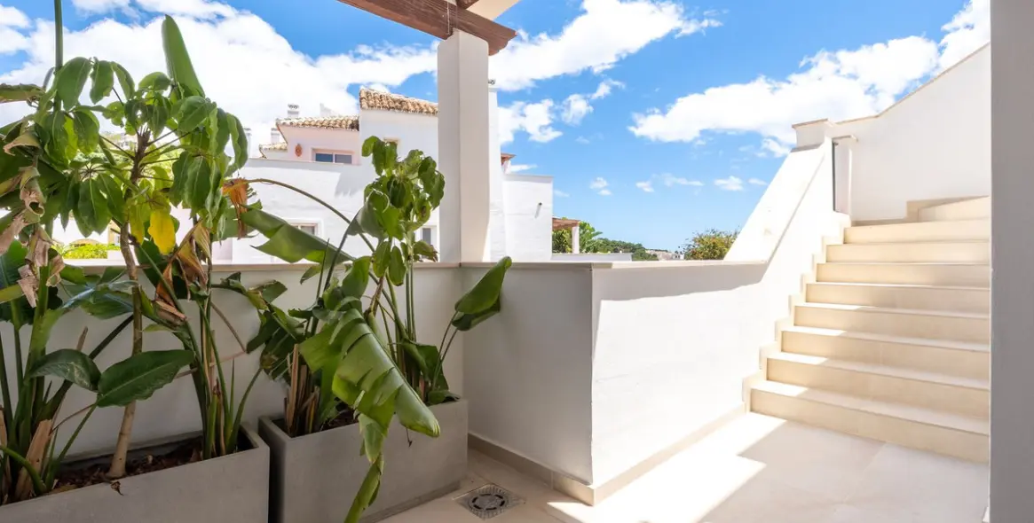 Продажа двухуровневого пентхауса в Nueva Andalucía 10