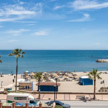 Sale of middle floor apartment in Fuengirola