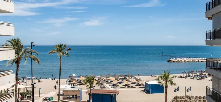 Sale of middle floor apartment in Fuengirola 0