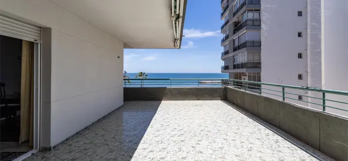 Sale of middle floor apartment in Fuengirola 3