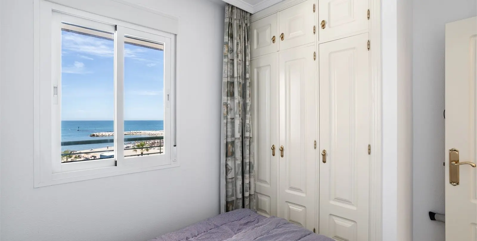 Продажа апартаментов на среднем этаже в Fuengirola 13