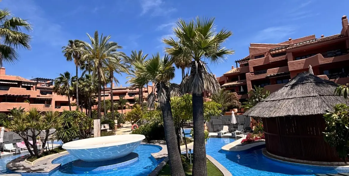 Sale of ground floor apartment in Estepona 1