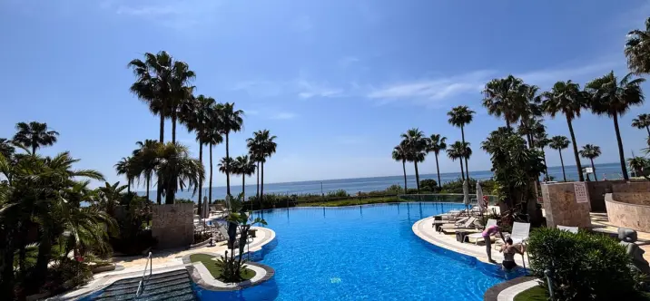 Sale of ground floor apartment in Estepona 1